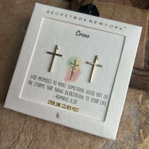 Goldtone Cross Stud Earrings NWT - Picture 5 of 9